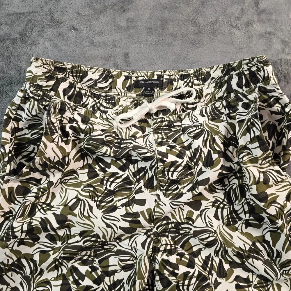 Banana Republic Deck Shorts Men's 34 Olive Shapes Tropical Print Organic Cotton‎